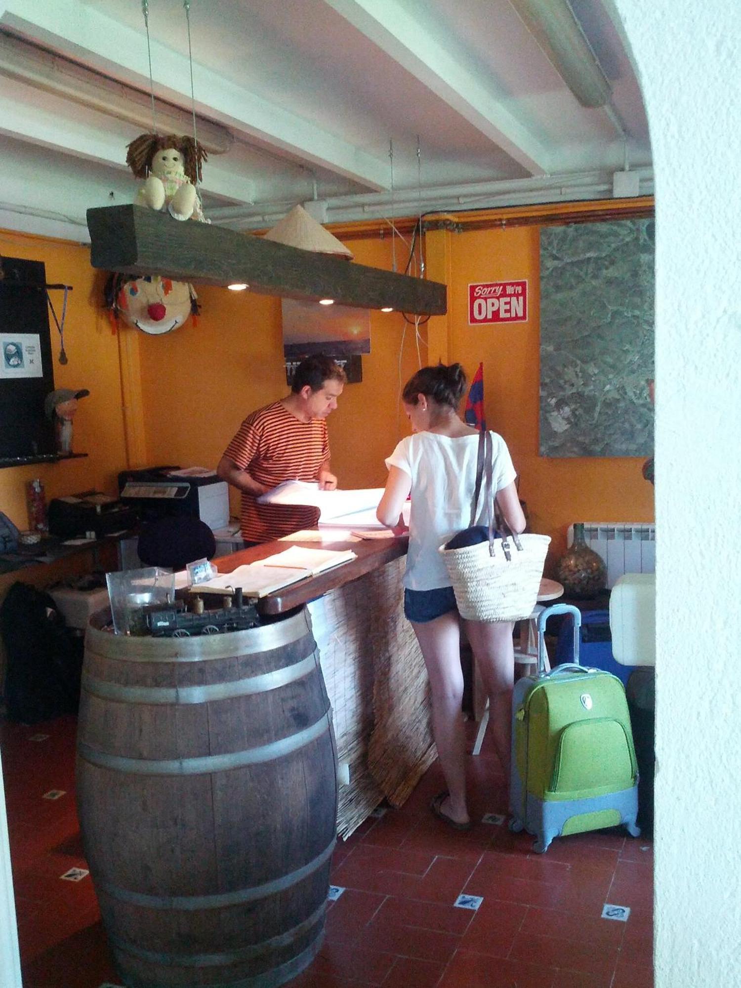 Alberg Costa Brava Llanca Bagian luar foto