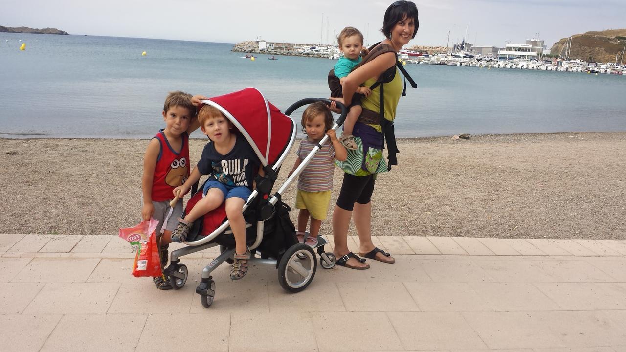 Alberg Costa Brava Llanca Bagian luar foto